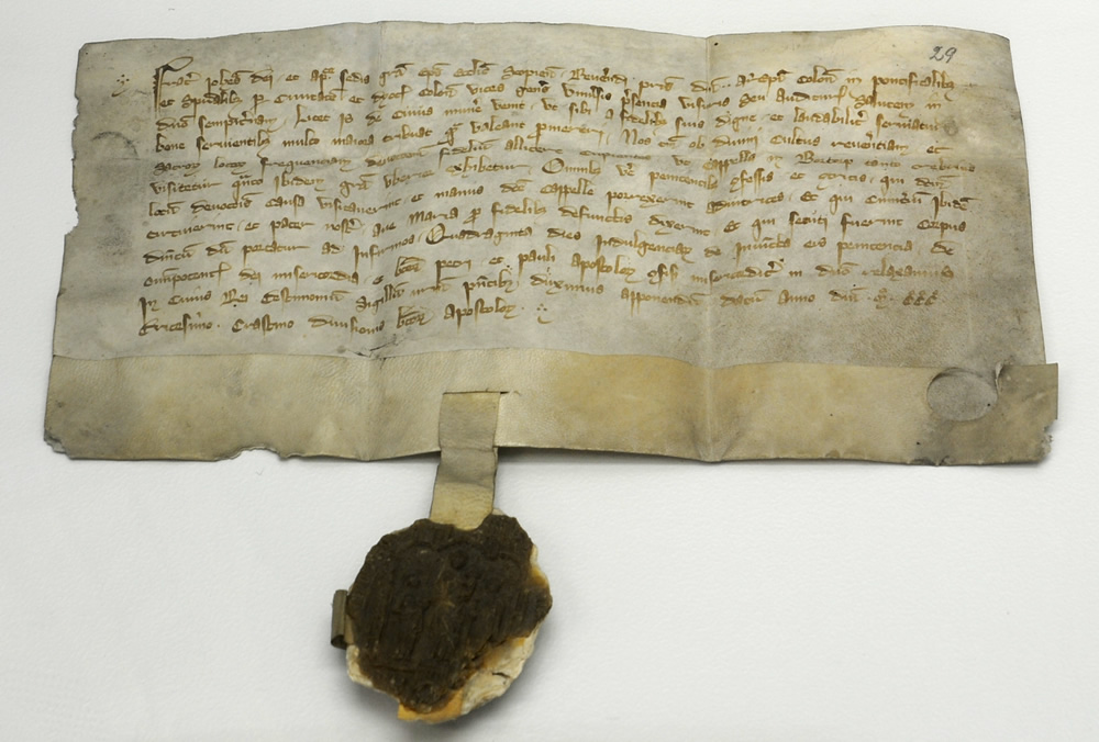 Ablassbrief von 1330, rund 2 Jahrhunderte vor Luthers Thesenanschlag in Wittenberg (Quelle: Pfarrarchiv St. Cyriakus)