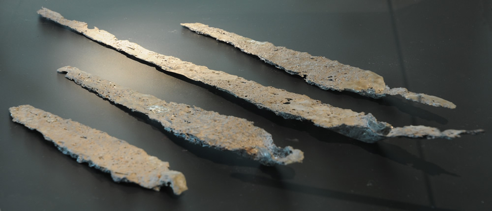 Eisenbarren in schwertartiger Form (Quelle: LWL-Museum für Archäologie / Mark Tewissen)