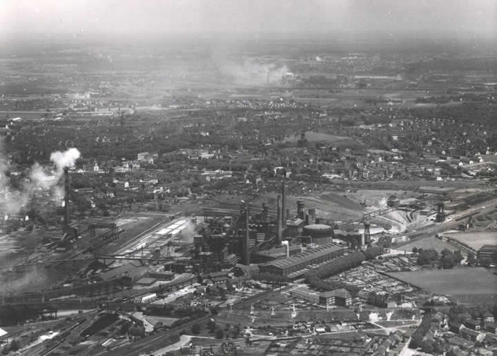 Abb. 21: Luftaufnahme 1965 Phönix-Rheinrohr AG, Werk Hüttenbetrieb, Quelle: Stadtarchiv Duisburg