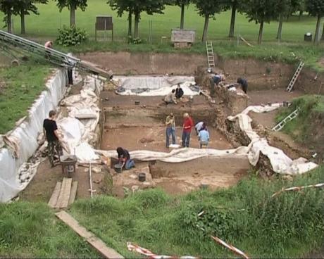 Archäologische Grabung auf dem Areal des Archäologischen Parks Xanten im Rahmen der Sommerakademie 2006.